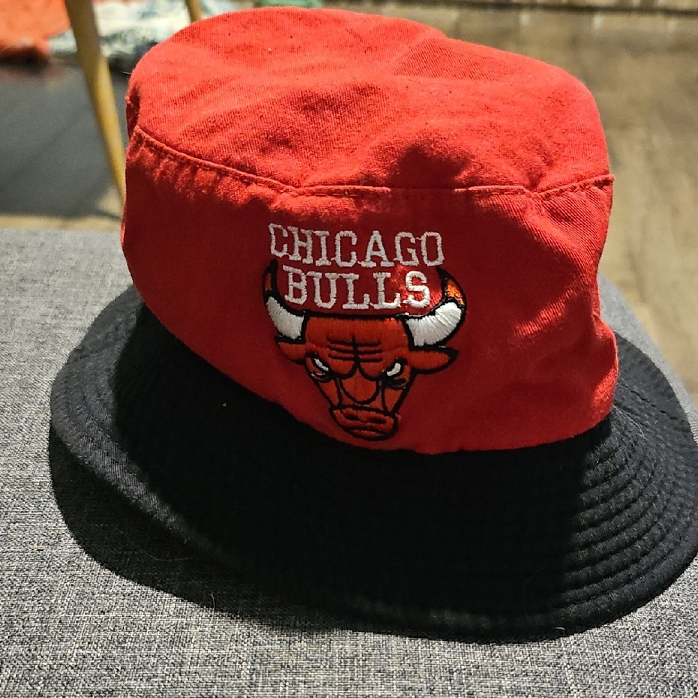 VINTAGE Chicago Bulls Red Black Bucket Hat Youth Basketball Sports